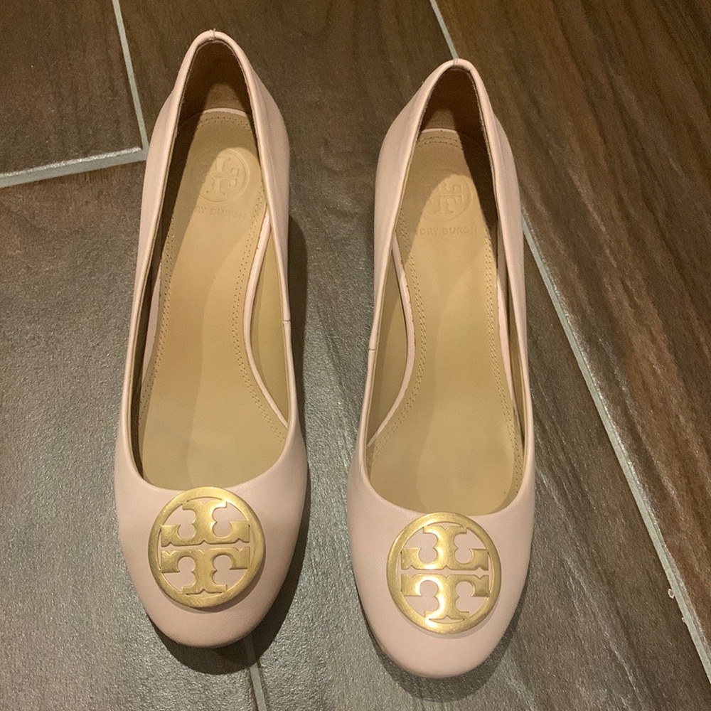 Tory Burch classy nude pink shoes size 6.5